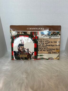 Causeway Scottish Bagpiper Tea Towel and Oven Mitt Set - Red, Green, Cream